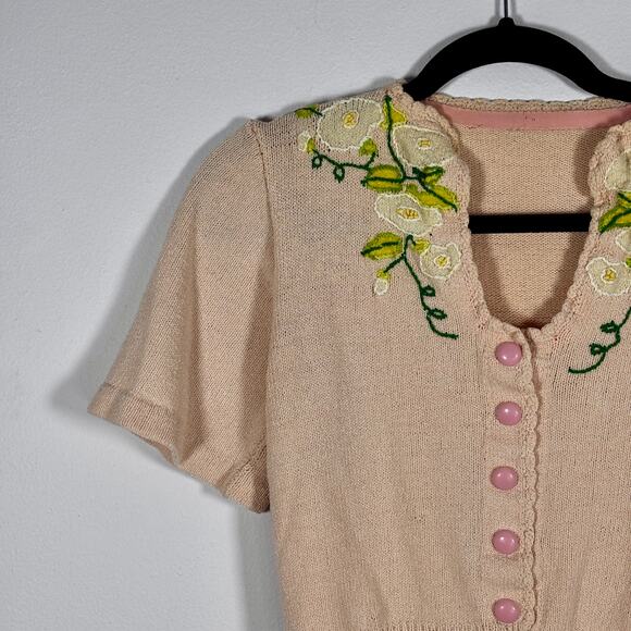 Vintage 1980s Cottage Core Sweater Pale Pink Green Floral Embroidery AS IS - Picture 2 of 15